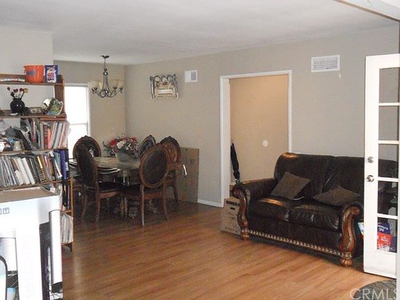 5th image of 933 James Pl