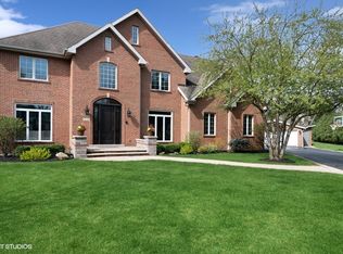 1049 Linden Ln, Glenview, IL 60025