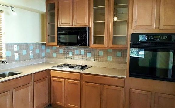 3rd image of 302 N Pompano Ave