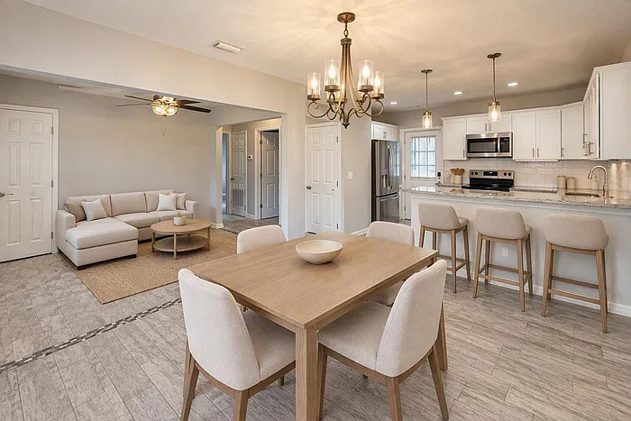 3 bed, 2.0 bath, 1434 sqft, $3,200 — Photo 2