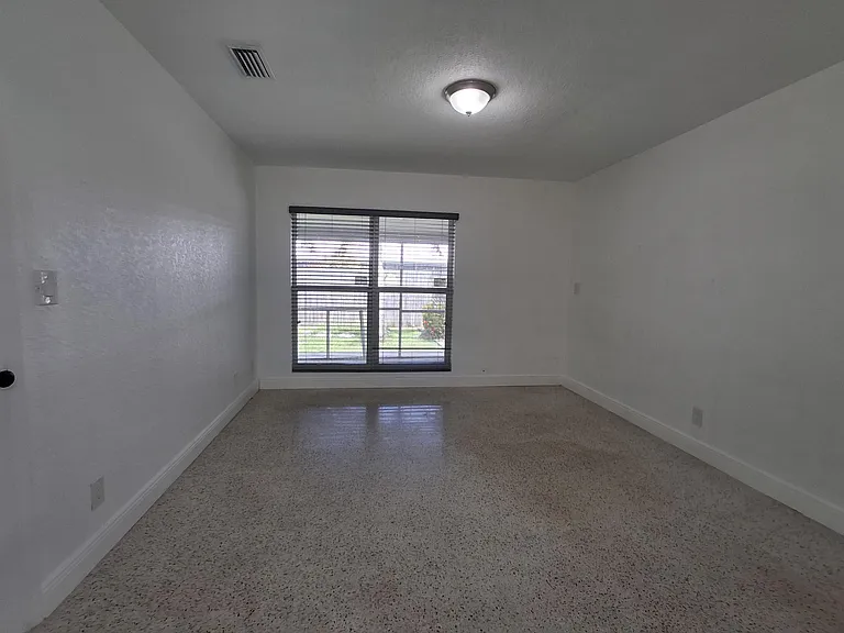 1624 NE 25th St #1624 — Photo 10