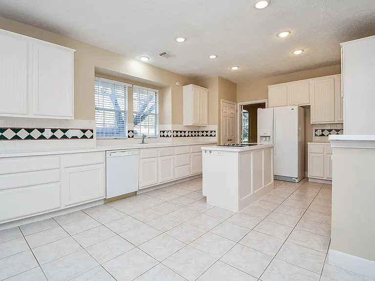 1502 Emerald Springs Ct — Photo 14