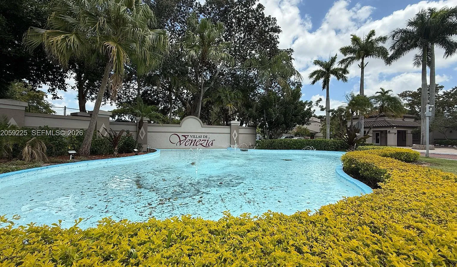 Villas De Venezia Condo — Photo 3