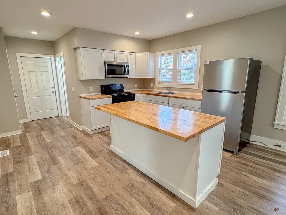 657 Crosby St NW #1