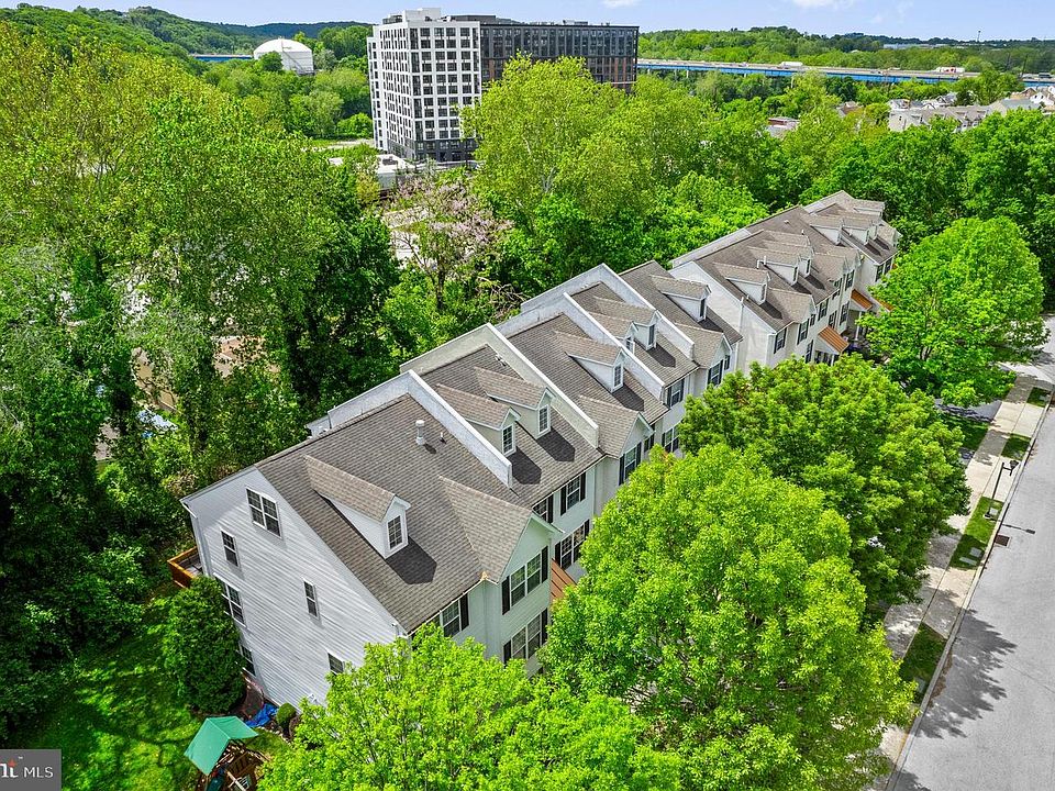 1st image of 303 W 1st Ave