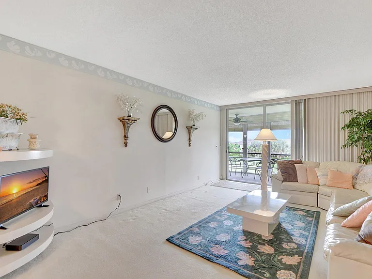 23099 Barwood Ln N #306 — Photo 6