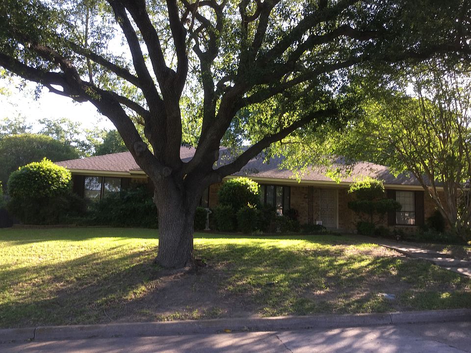 1st image of 206 Lakehill Dr