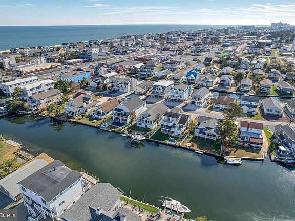 4th image of 11 Oyster Bay Dr