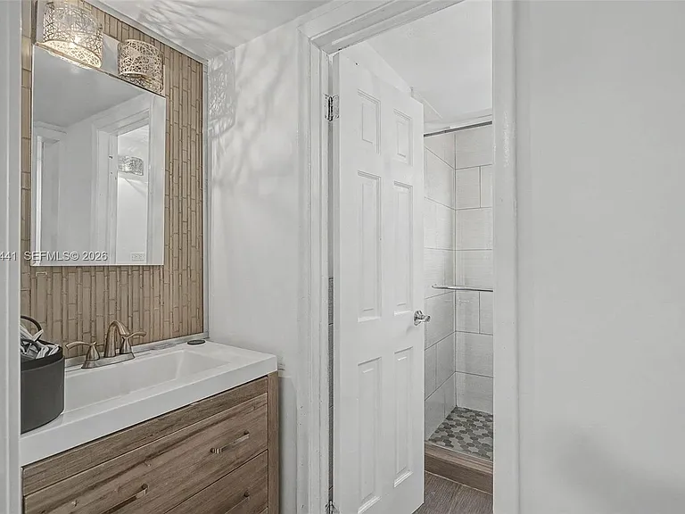 5910 SW 62nd Ter — Photo 15