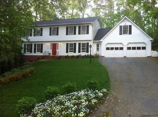 915 Edgewater Trl, Sandy Springs, GA 30328
