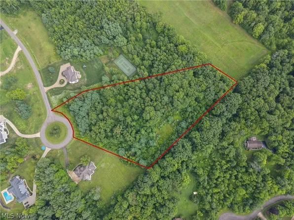 8 Retriever Run, Novelty, OH 44072