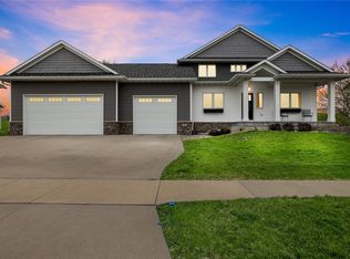 7002 Choctaw Ridge Rd NE, Cedar Rapids, IA 52411