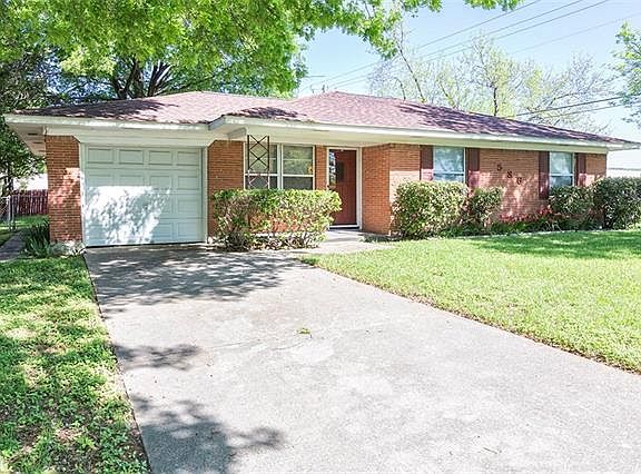 2nd image of 586 Lakeshore Dr