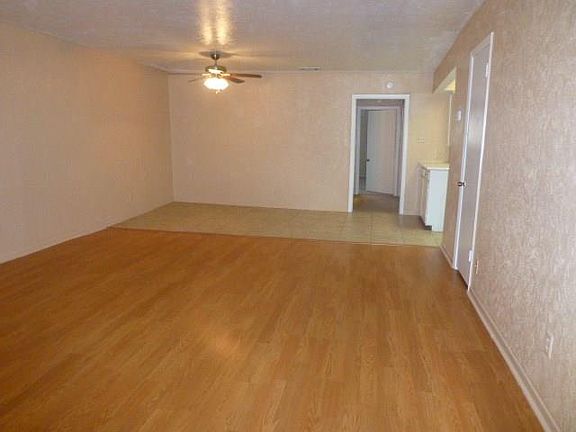 3rd image of 303 Evelyn Dr