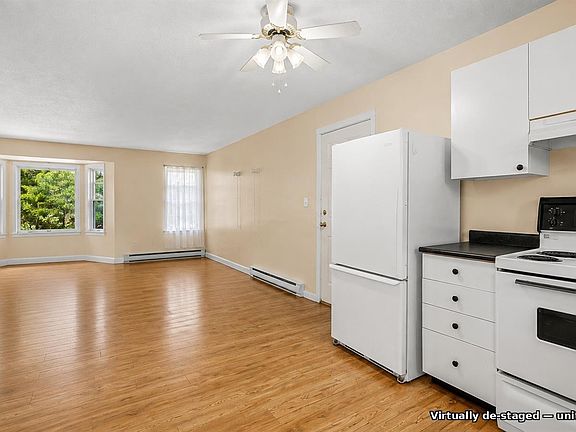 3rd image of 1535 Dingwall Rd #18