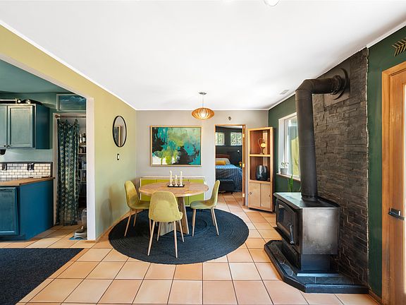 5th image of 46 Blue Jay Way
