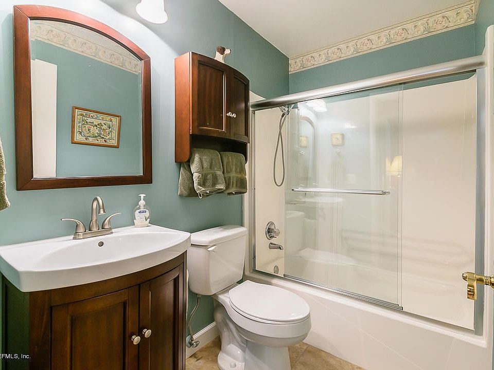 Upstairs Full Bath