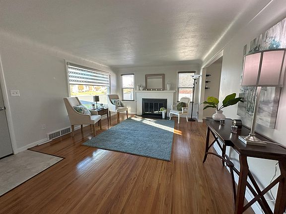 5th image of 2403 W Rockwell Ave