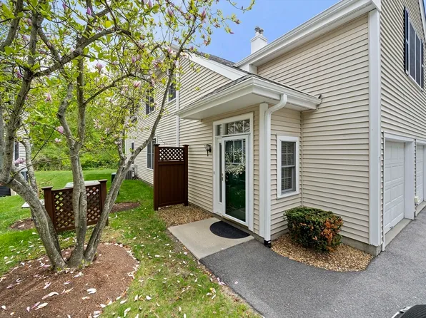 7 Evergreen Cir Unit 7, Canton, MA 02021