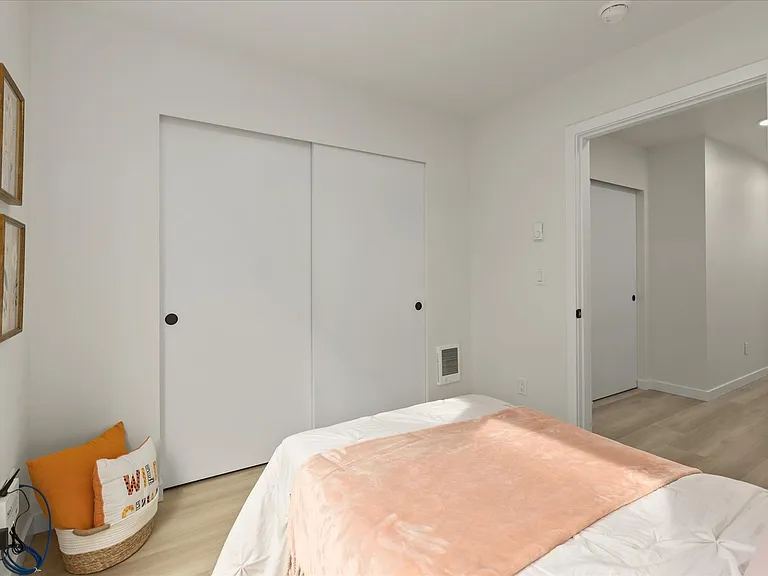 255 E Louisa St — Photo 31