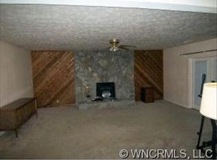 49 Old Homestead Rd, Hendersonville, NC 28739