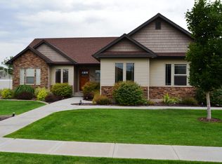 2941 N Azure Dr, Ammon, ID 83401