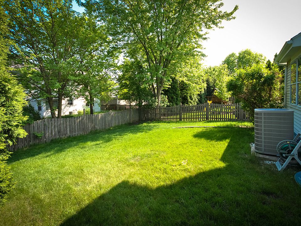 2nd image of 3845 Charlemagne Dr