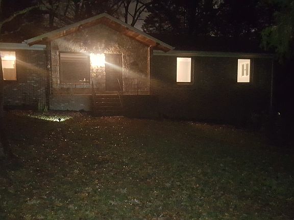 5th image of 825 Forest Hills Dr