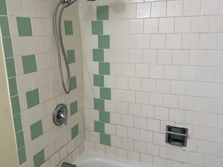 Eugene Manor Apartments — Photo 26