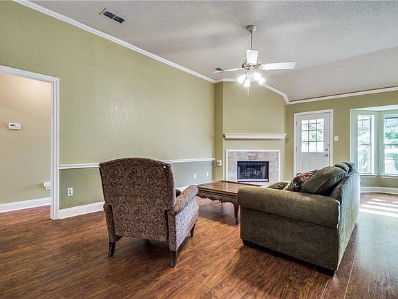 5th image of 2121 Stoneridge Dr