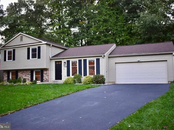 1548 Hiddenbrook Dr, Herndon, VA 20170