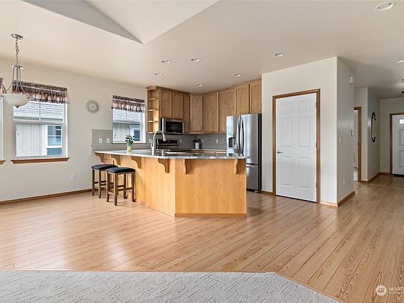 3rd image of 1543 SW Vanguard Street