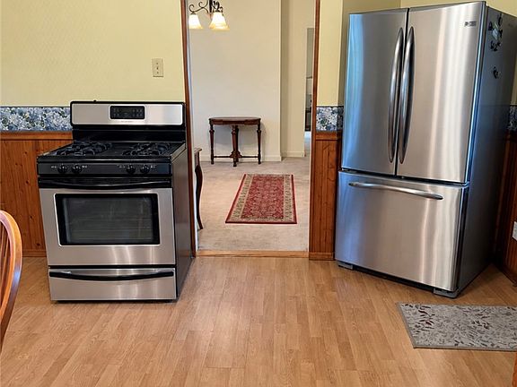 5th image of 864 Forest Ave