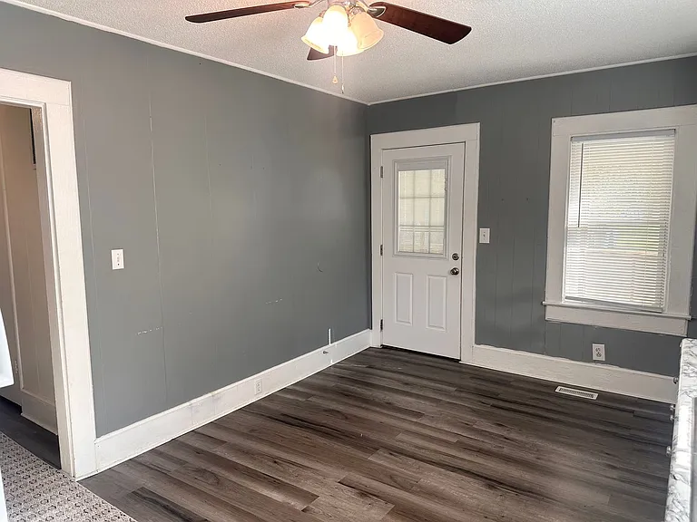 1003 E 6th St — Photo 18