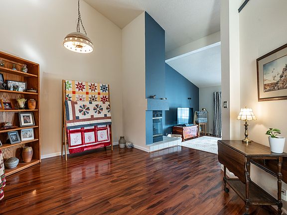 4th image of 572 Eastlake Dr SE