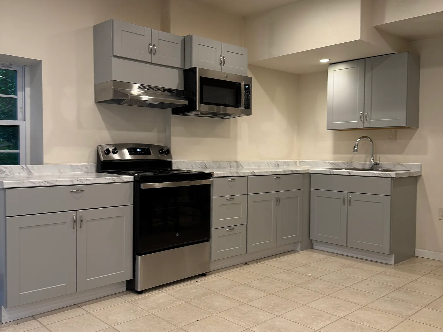 2 bed, $2,050 — Photo 3