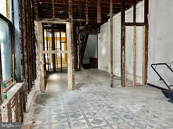 5th image of 2430 N Park Ave