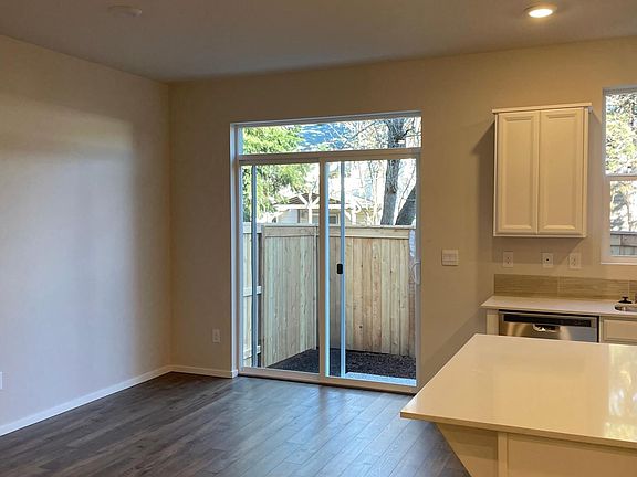 4th image of 5917 NE 80th Ct