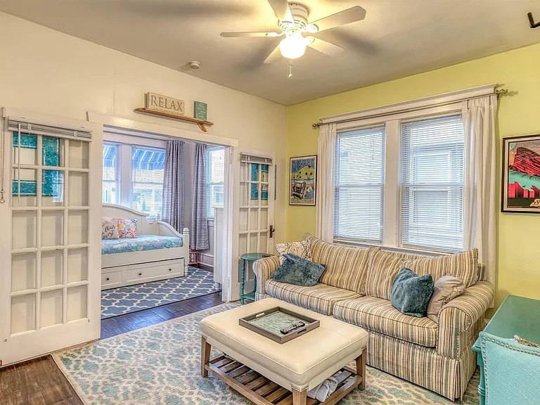1102 Wesley Ave #1 — Photo 3