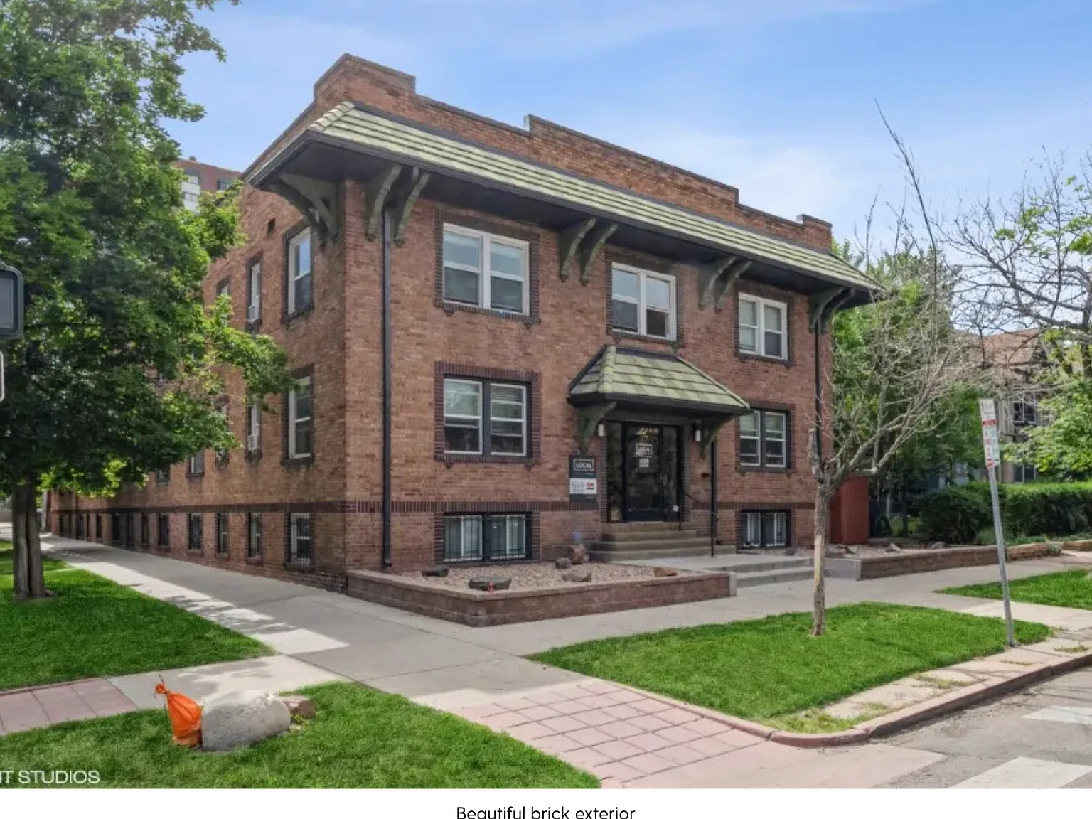 1170 N Logan — Photo 2