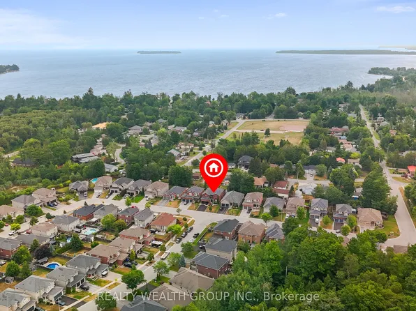 896 Booth Ave, Innisfil, ON L9S 0A6