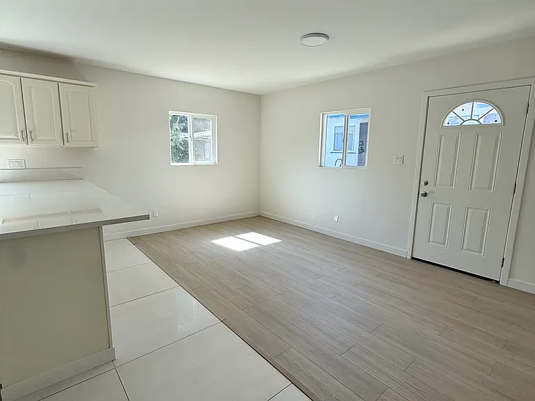 2012 E 112th St #2010 — Photo 6