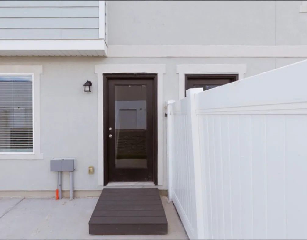 3 bed, 1323 sqft, $2,700 — Photo 3