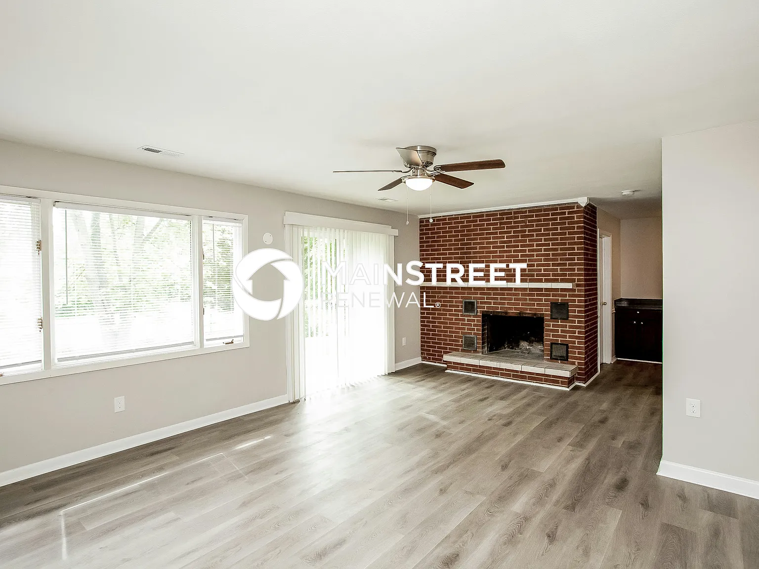 57 N Devon Ave — Photo 2