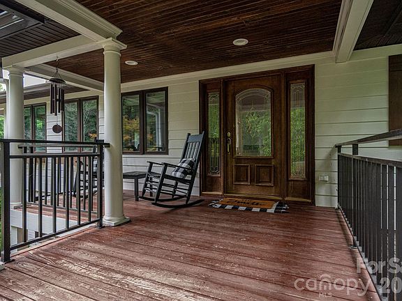 4th image of 2206 Hillside Dr