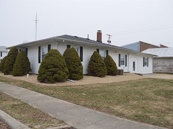 4th image of 135 W Cravens St Lot 75