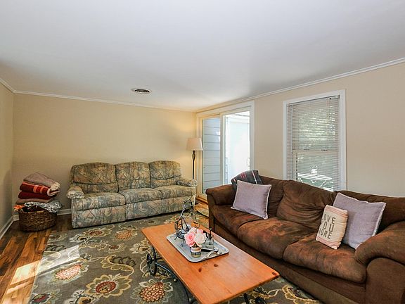 3rd image of 2311 Dearborn Ave