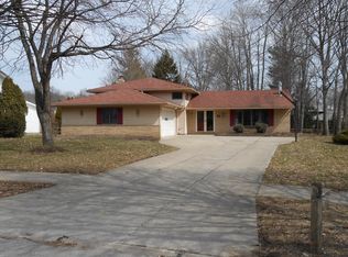 27880 Forestwood Pkwy, North Olmsted, OH 44070