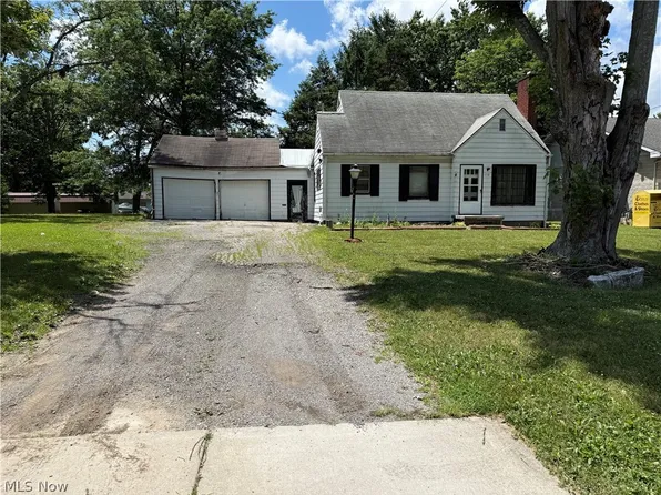 132 N Canfield Niles Rd, Youngstown, OH 44515