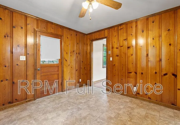 570 Carol Dr — Photo 10